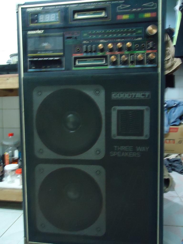 Các thánh bên âm thanh vào giúp đỡ giùm em.