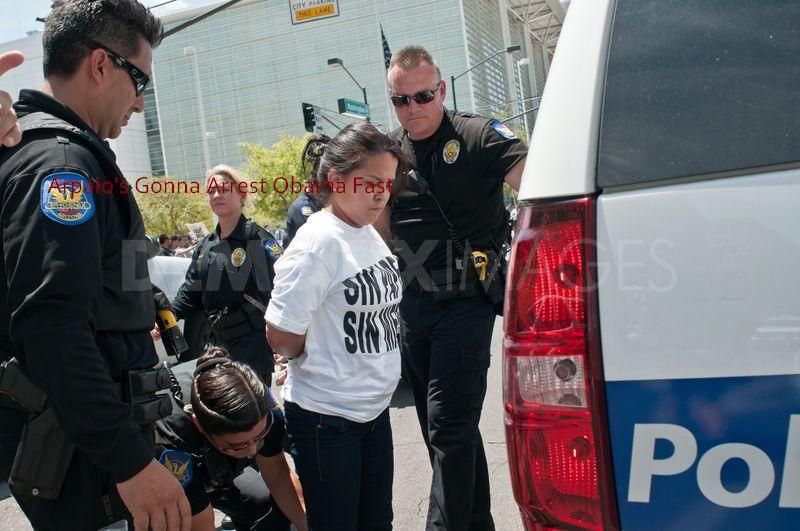  photo arrestobama.jpg